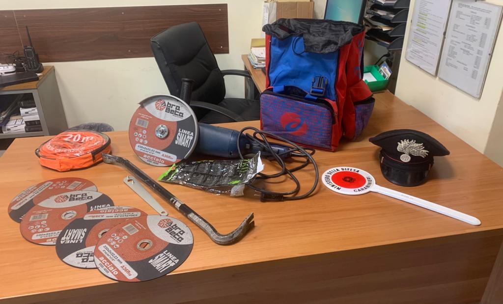 Telesina: tenta la fuga ma viene bloccato, fermato 28enne. Nell’auto trovati numersi arnesi da scasso