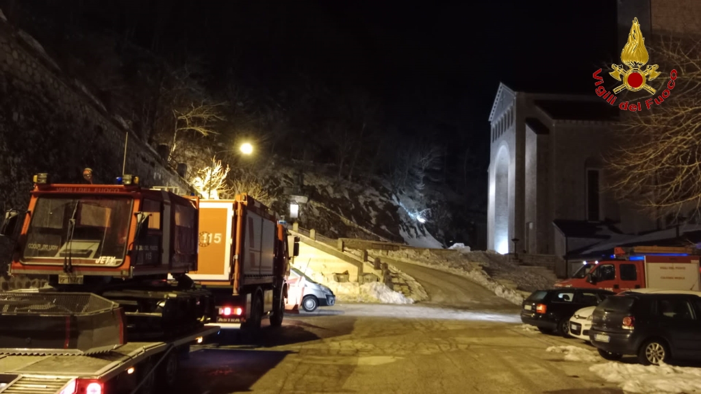 Montevergine| Bloccati nella neve vicino all’ex base Nato, 4 ragazzi salvati dai pompieri
