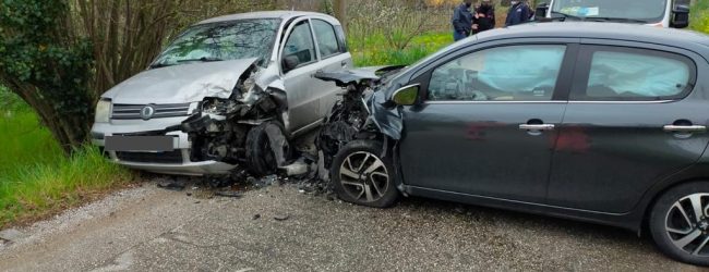 San Lorenzello, scontro tra due auto in via Riconca, due feriti