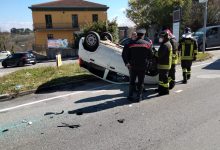 Benevento, auto si ribalta alla Rotonda di Via Aldo Moro