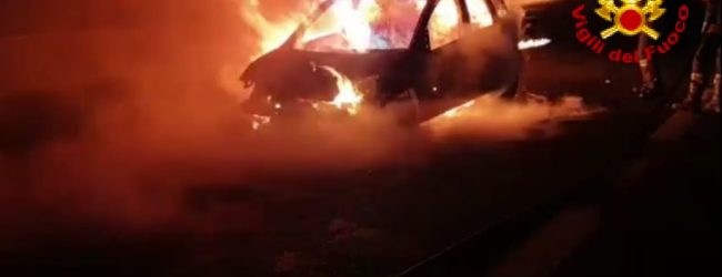A16/Baiano| Auto in fiamme nella notte sull’autostrada, attimi di paura per le 4 persone a bordo