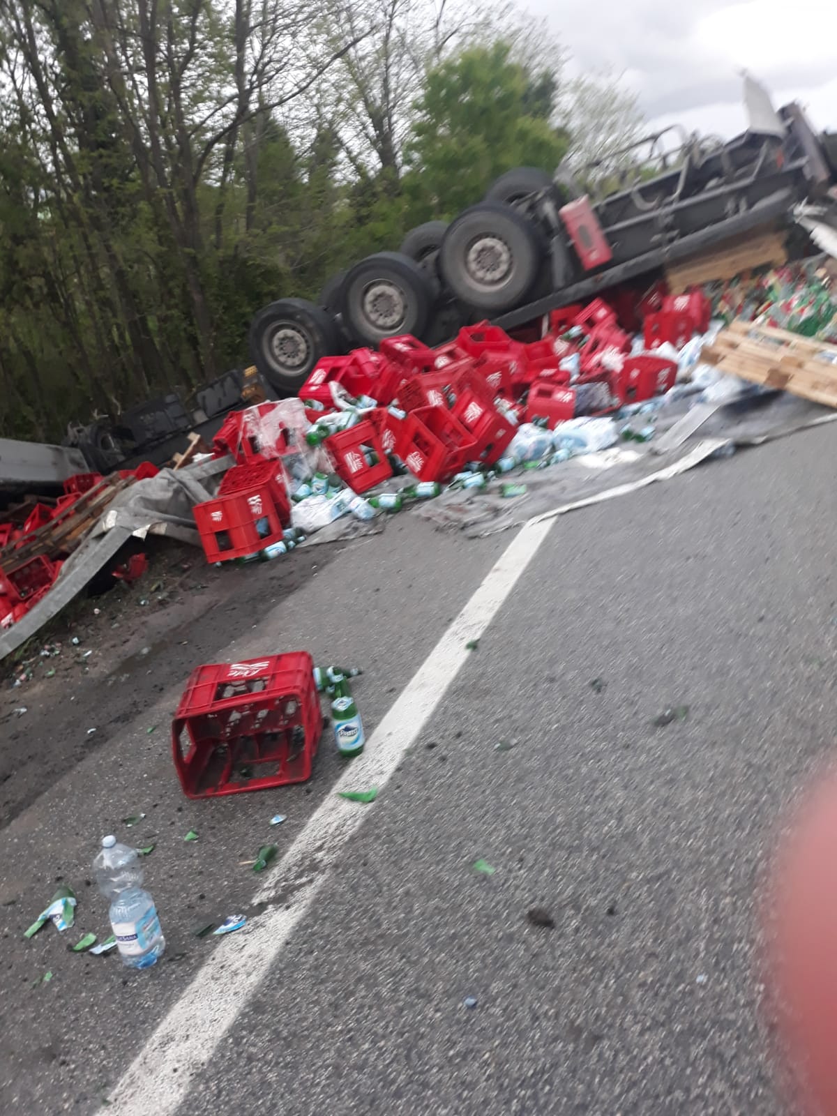Tir si ribalta sulla Telesina, miracolosamente salvo il conducente
