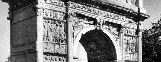 Arco di Traiano monumento nazionale: dalla Sicilia arriva lo scatto del maestro Leone.