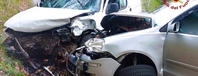 Chianche| Scontro tra due auto sulla ss 88, un uomo e una donna trasportati al Moscati
