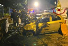 Firino| Auto in fiamme in via Carpini, intervento dei vigili del fuoco
