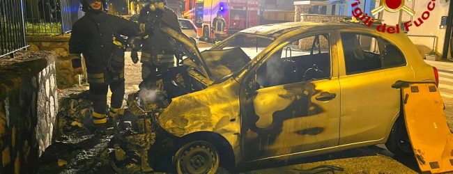 Firino| Auto in fiamme in via Carpini, intervento dei vigili del fuoco