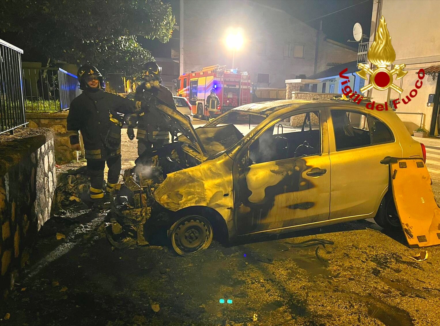 Firino| Auto in fiamme in via Carpini, intervento dei vigili del fuoco