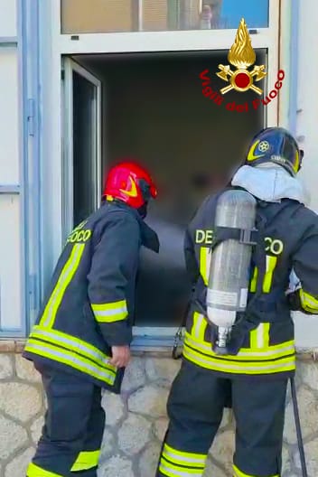 Incendi tra Asl, garage, auto e sterpaglie: Pasquetta intensa per i pompieri irpini