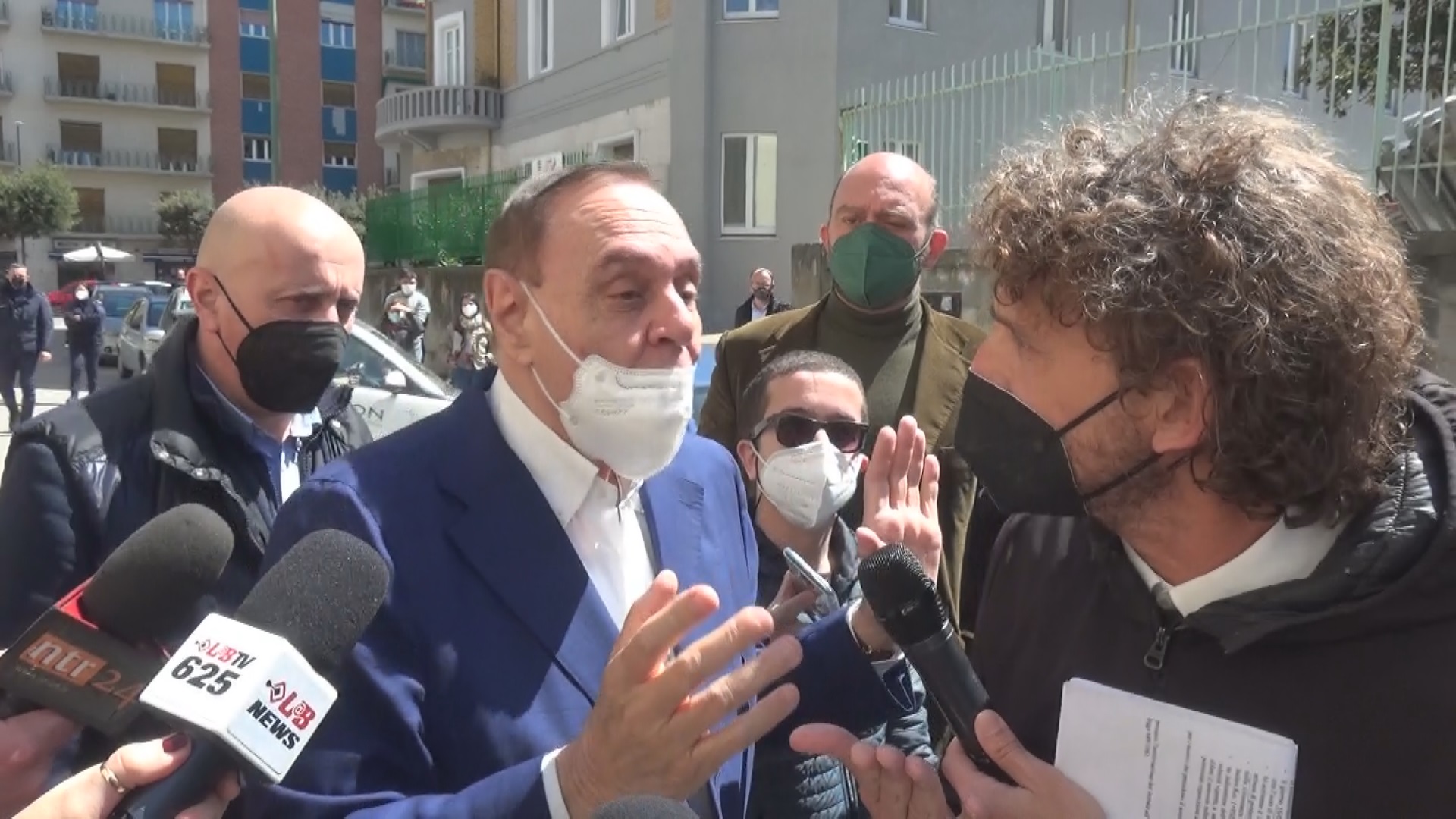 Benevento| Inaugurazione Poste con lo zampino de’ “Le Iene”