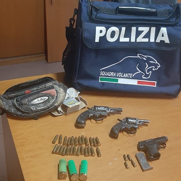 Quindici| Detenzione illegale di pistole e proiettili, ai domiciliari un 76enne