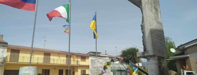 A Castelvenere sventolano bandiere della pace, di Russia e Ucraina