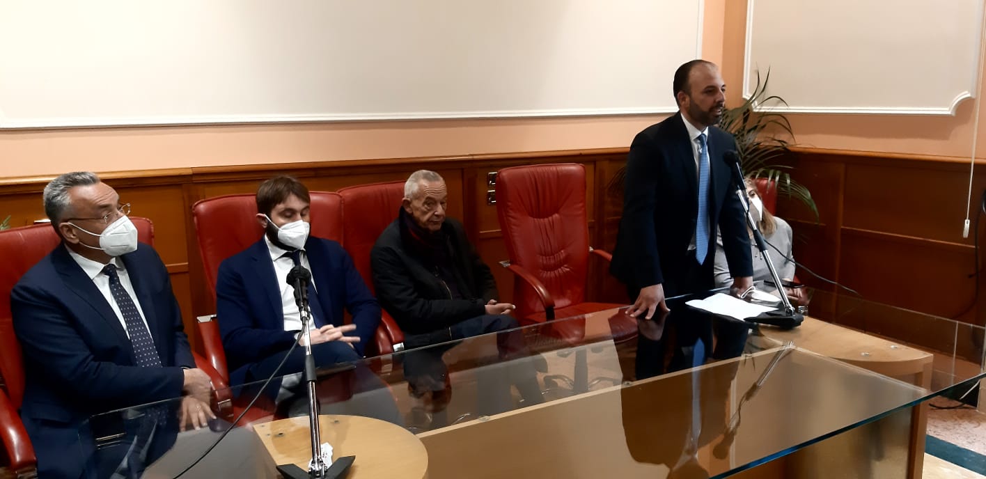 Avellino| Pd, De Caro replica a Pizza: non pensavo esistesse il pensiero unico, lascio agli altri anatemi e scomuniche