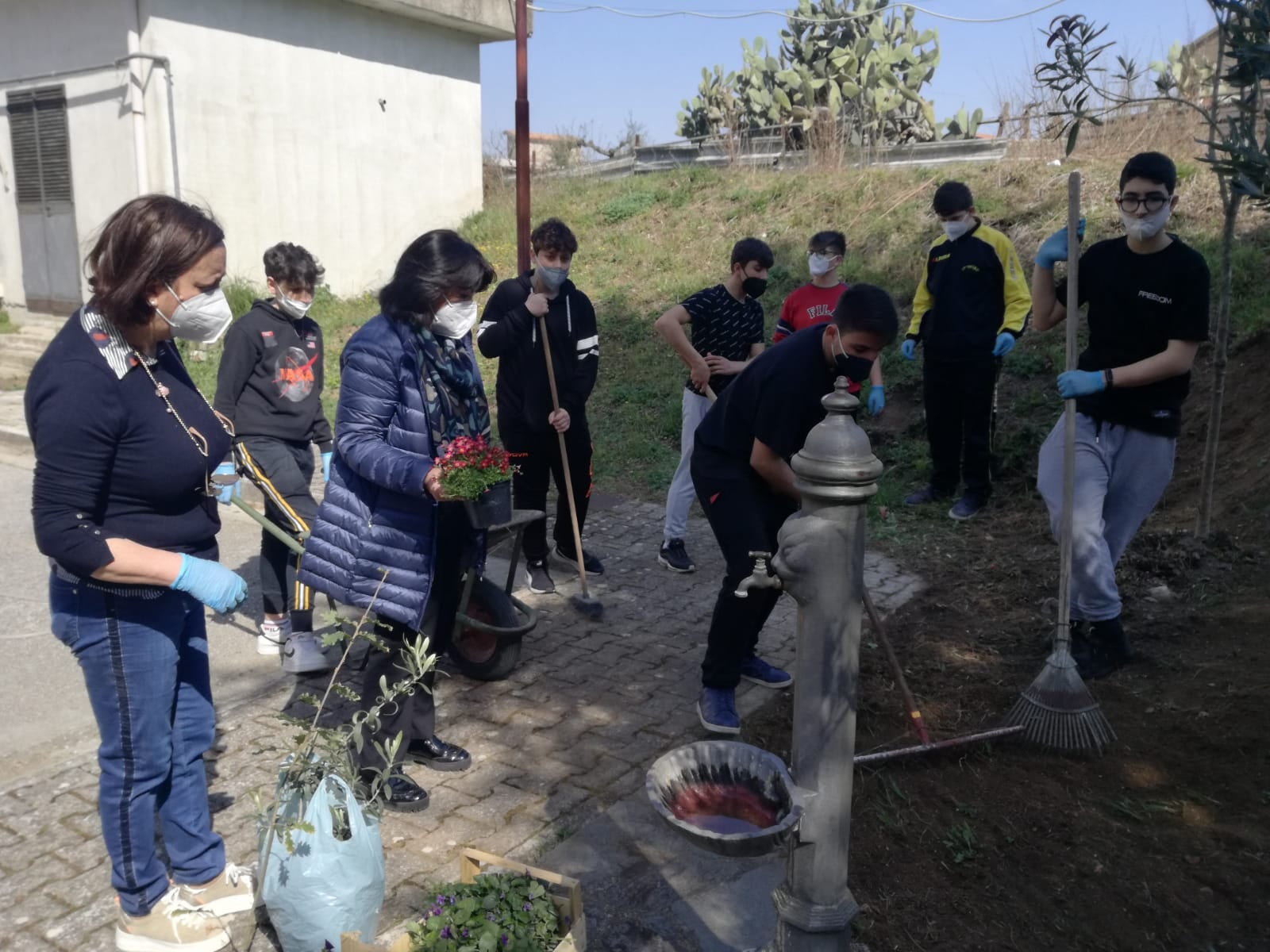 Sant’Agata de’ Goti: gli studenti dell’istituto “De Liguori” ideano e curano il “Giardino della resilienza”