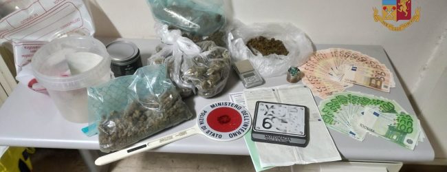Nascondeva in casa 1 kg di marijuana e 2.900 euro di banconote false, arrestato 56enne: operazione del commissariato di polizia di Cervinara