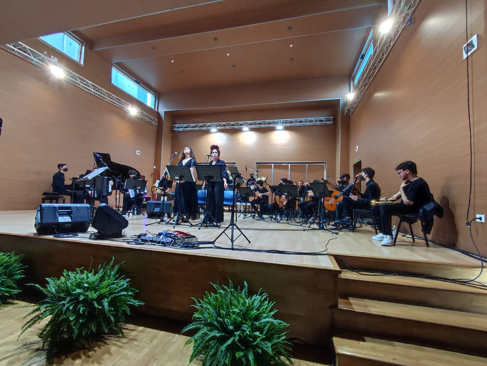 Benevento| Successo per l’esibizione dell’Orchestra Etnopopolare Regionale dei Licei Musicali