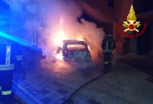 Montefredane| Auto in sosta avvolta dalle fiamme, intervento dei pompieri