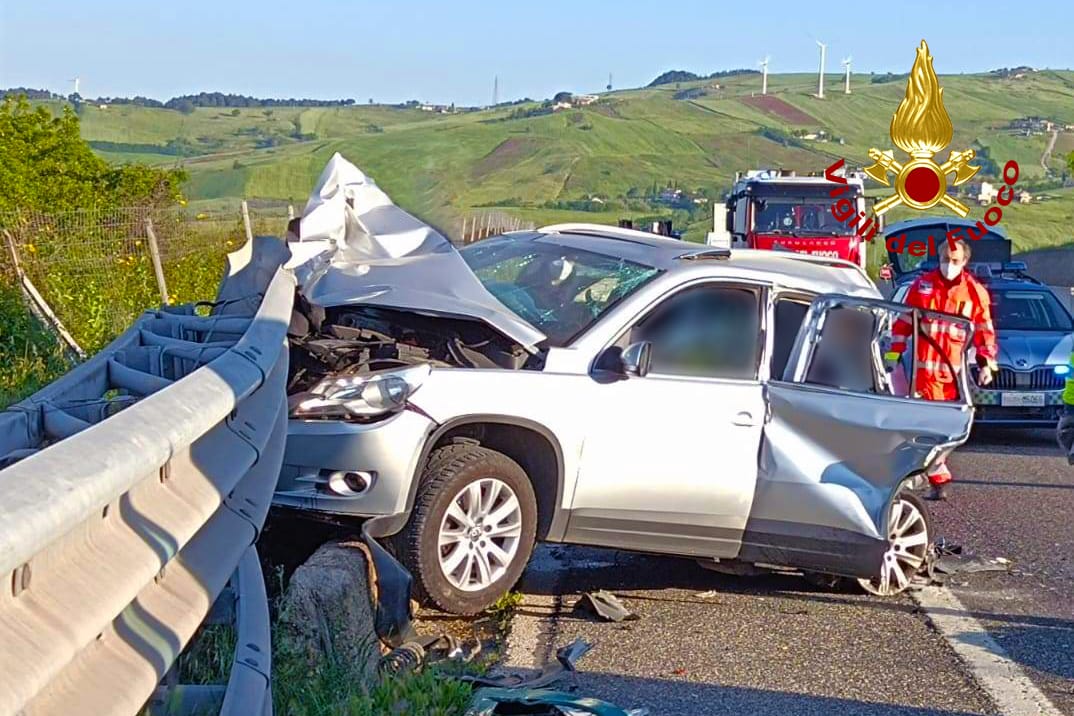 Vallesaccarda| Incidente sull’A16, muore un 59enne di Panni
