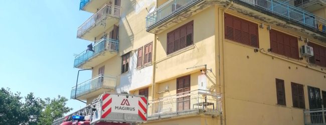 Montemiletto| Incendio in appartamento, palazzo evacuato durante lo spegnimento delle fiamme