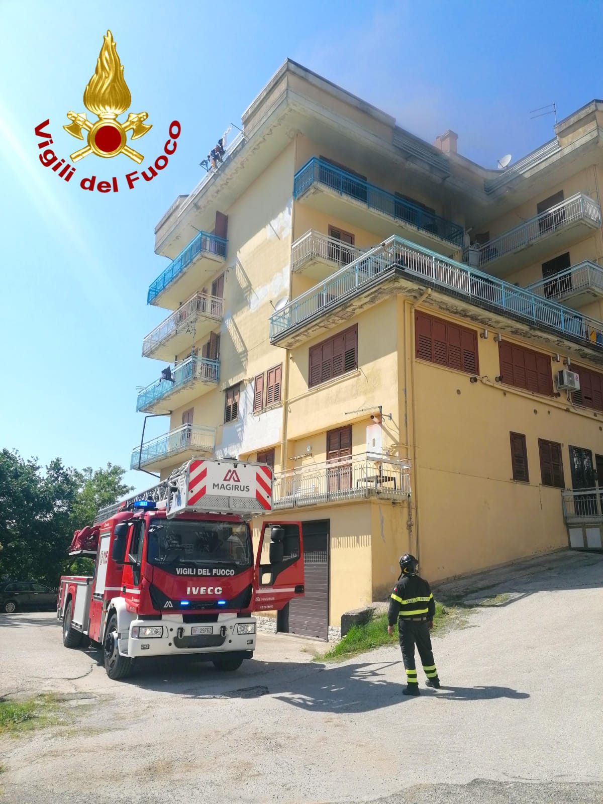 Montemiletto| Incendio in appartamento, palazzo evacuato durante lo spegnimento delle fiamme