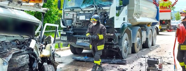 Sant’Angelo dei Lombardi, scontro tra un autocarro e un fuoristrada : due feriti