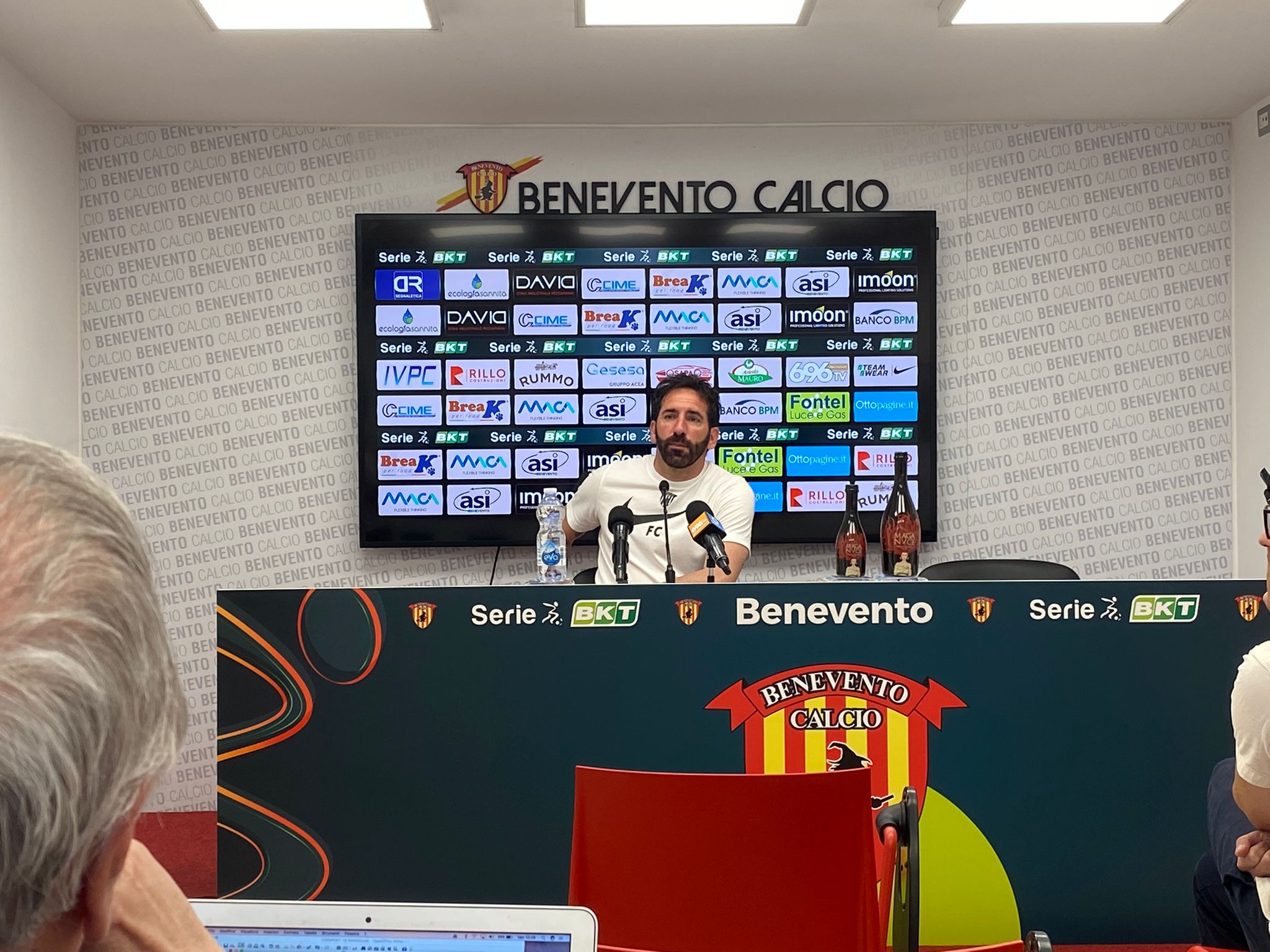 Benevento, Caserta: “Siamo in crescita, Cagliari forte in ogni reparto. Dimentichiamo il passato, puntiamo ad un campionato importante senza far calcoli”