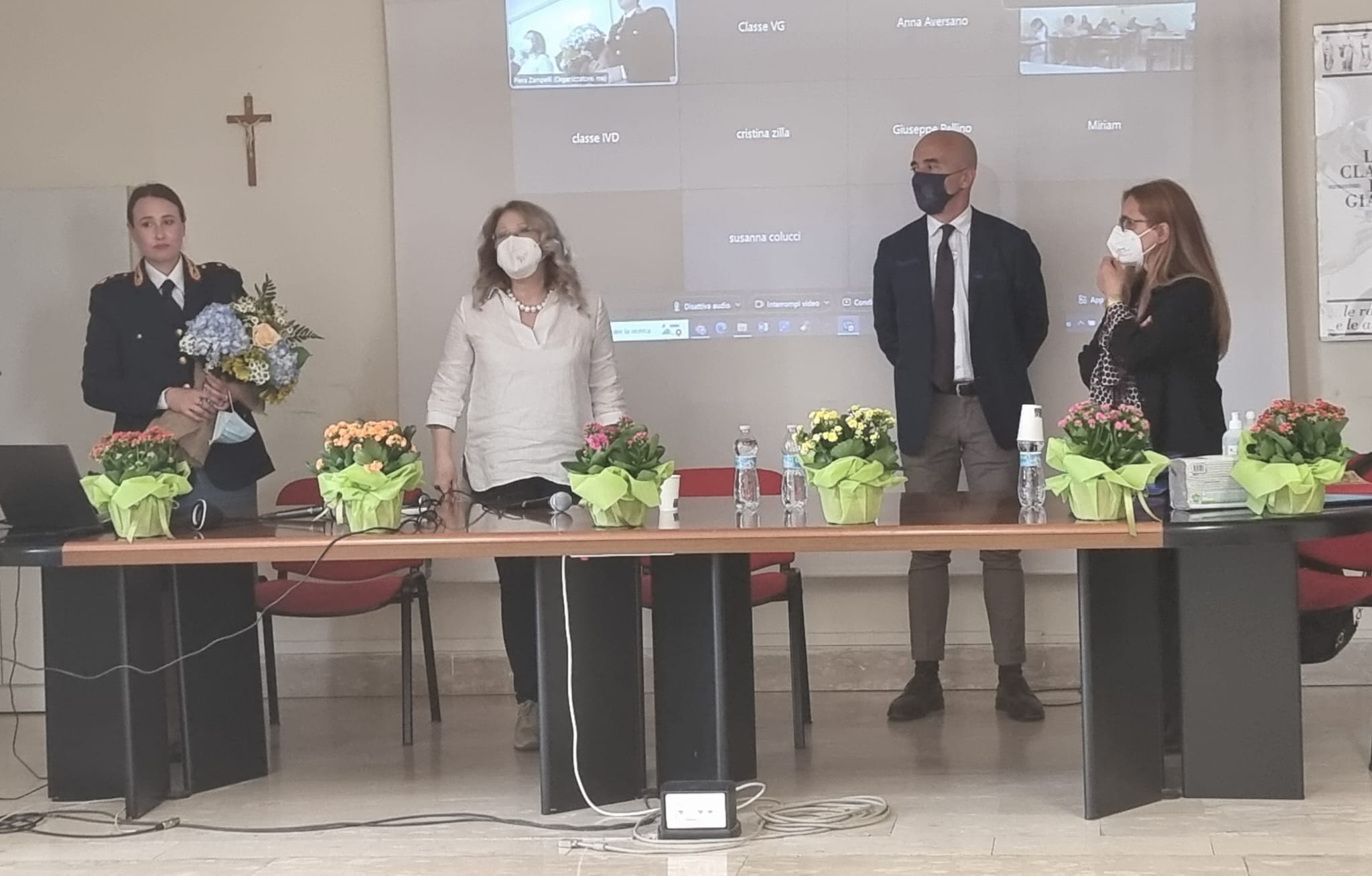 “Conoscere per prevenire”: il Liceo Giannone incontra la Polizia di Stato