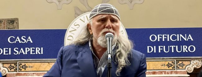 “La scuola della pace”, raccolti 4.450 € con i concerti di Uto Ughi e Moni Ovadia