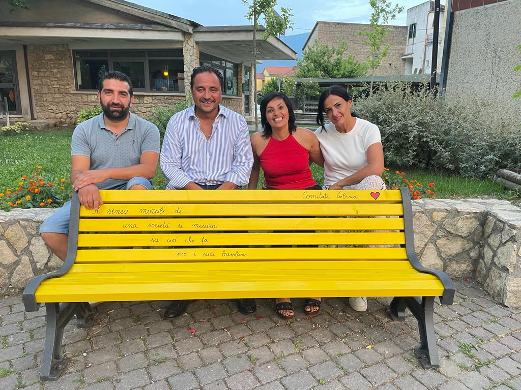 No alla violenza sui minori, la panchina gialla del Comitato Telesia