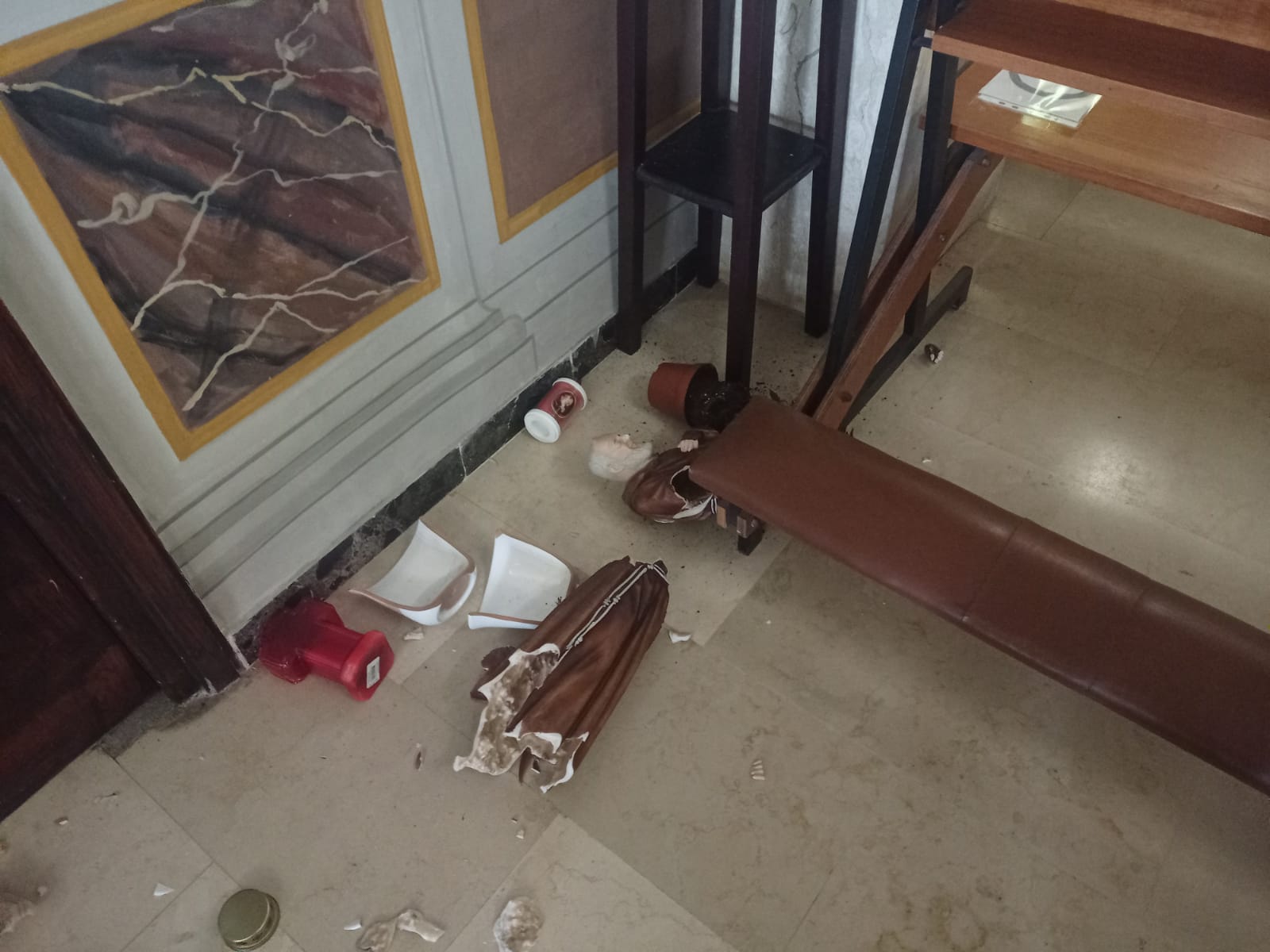 Atto vandalico nella cappella del presidio ospedaliero “Rummo”. Il dg Ferrante: sono amareggiato ed esterrefatto