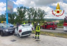 Lioni| Incidente in un’area di servizio: 3 auto a contatto, una si ribalta, 2 i feriti