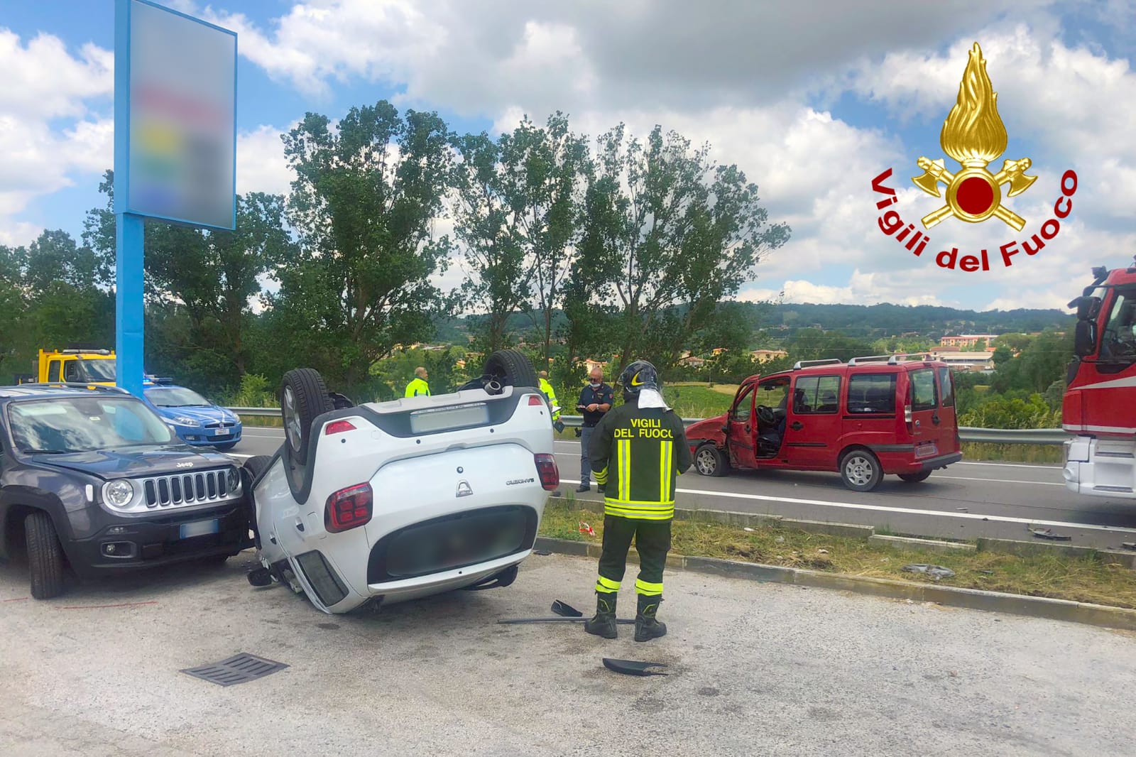 Lioni| Incidente in un’area di servizio: 3 auto a contatto, una si ribalta, 2 i feriti