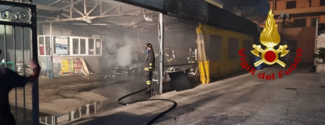 Montoro| Auto in fiamme nella notte, intervengono i vigili del fuoco