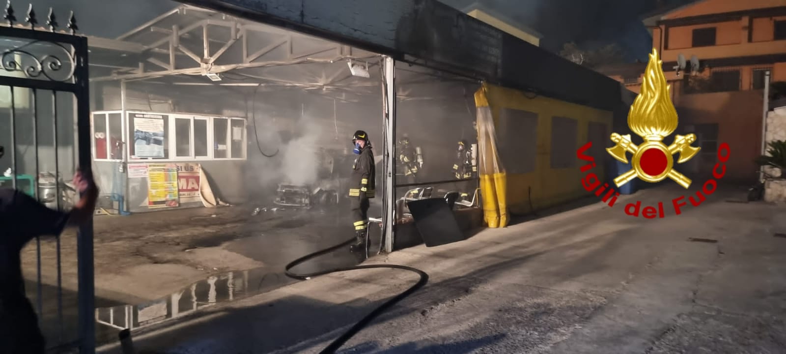 Montoro| Auto in fiamme nella notte, intervengono i vigili del fuoco