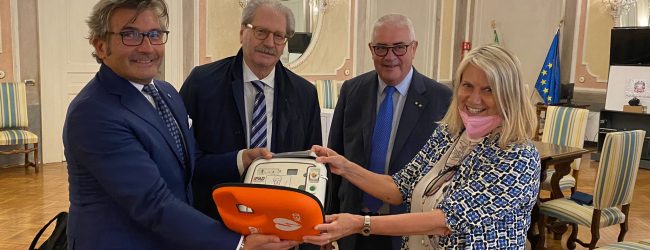 Avellino| Il Rotary Club dona un defibrillatore alla Prefettura