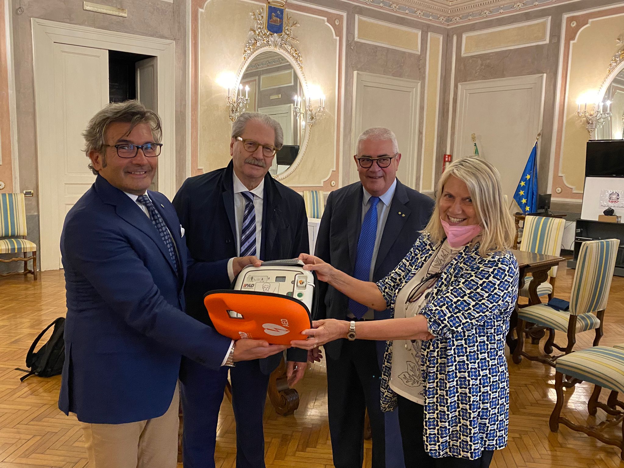 Avellino| Il Rotary Club dona un defibrillatore alla Prefettura
