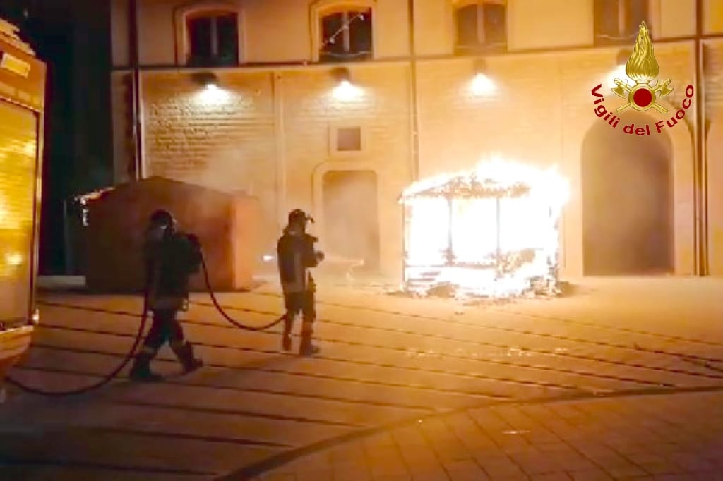 Montella| “Kaso Fest”, in fiamme nella notte due casette di legno allestite per l’evento: indagano i carabinieri