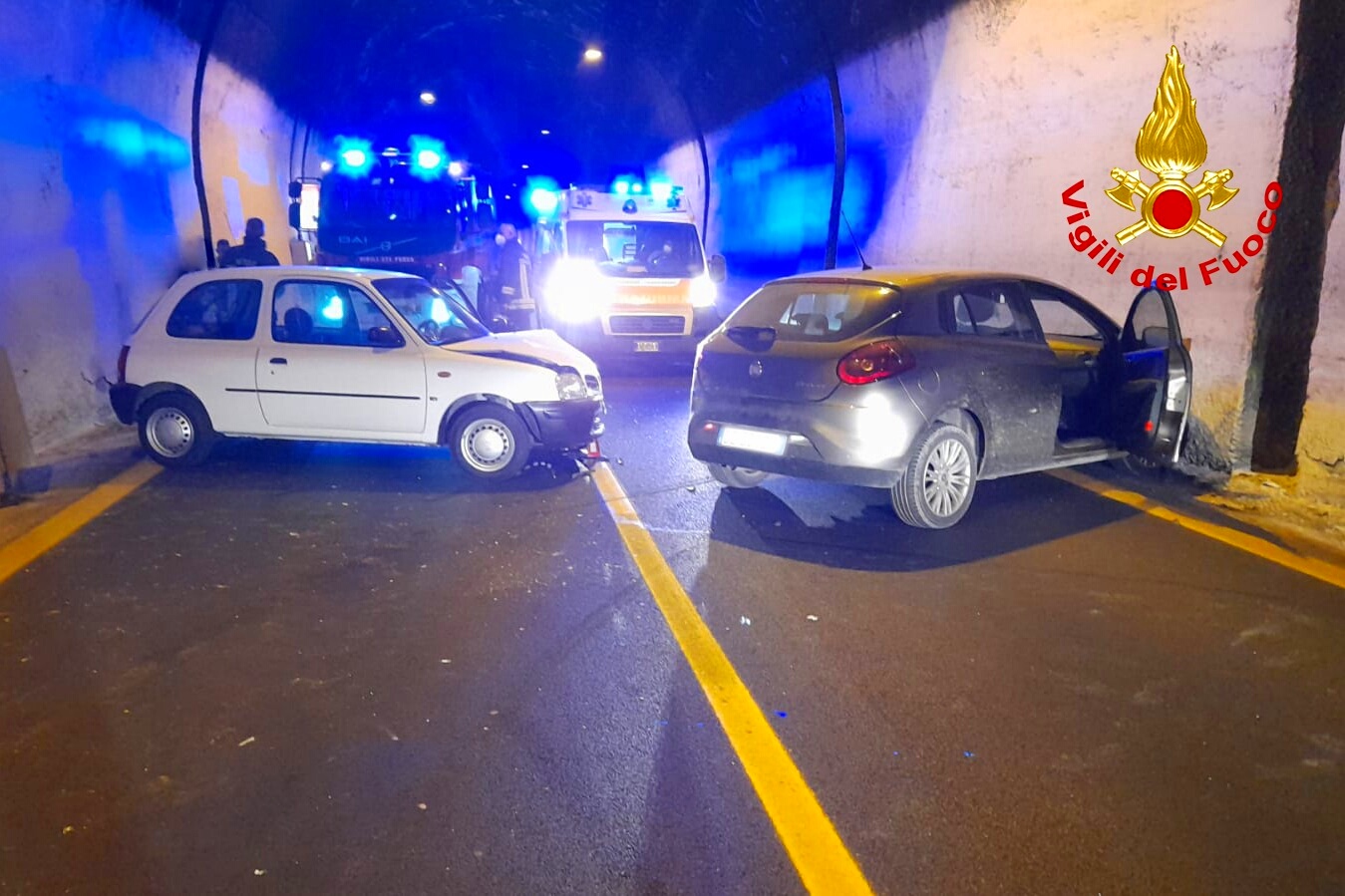 Solofra| Incidente tra 2 auto sotto la galleria, ferite 2 donne. Raccordo bloccato e traffico deviato per diverse ore