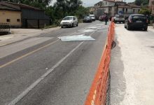 Camion perde lastre di vetro lungo l’Appia: ferito un 40enne