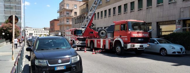 Benevento|Calcinacci in via Perasso, pronto intervento dei Vigili del Fuoco