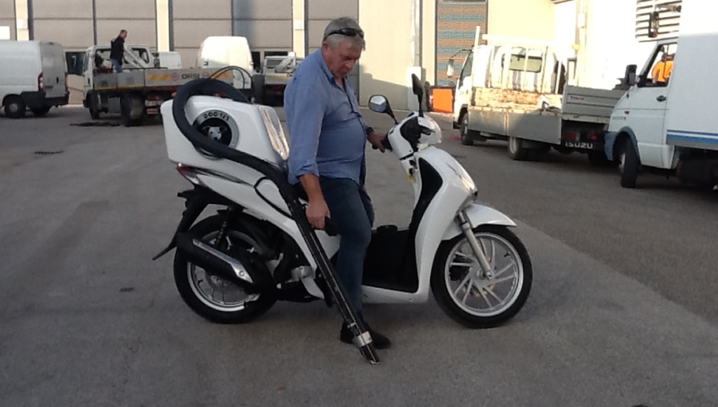 Ad Avellino arrivano i dog scooter, da domani in azione i motorini aspira deiezioni canine