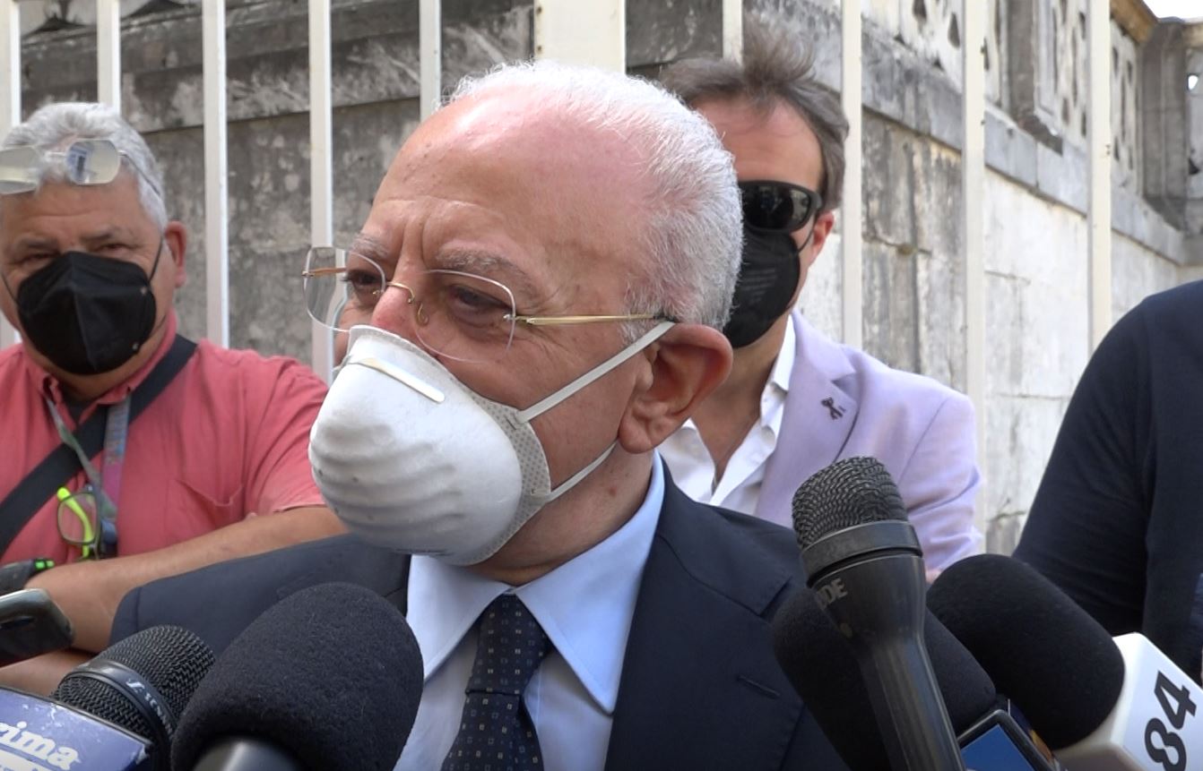 Covid, ordinanza del Presidente De Luca: ‘mascherina obbligatoria nelle Rsa e ospedali’