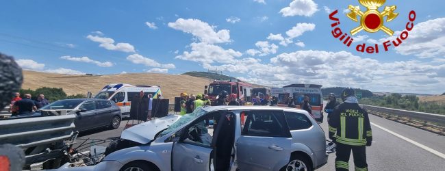 Lacedonia| Auto contro il guard rail sull’A16, famiglia portata in eliambulanza all’ospedale di Foggia