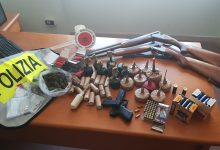 Quindici| Armi, droga e fuochi pirotecnici illegali: arrestato 41enne e denunciato il padre