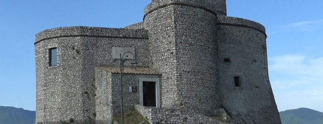 “D’in su la vetta della torre antica…”