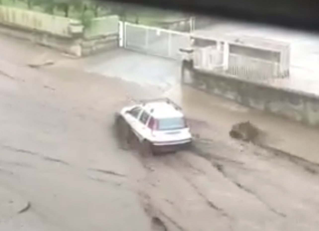 Nubifragio nel Sannio e in Irpinia. A Benevento la grandine imbianca le strade