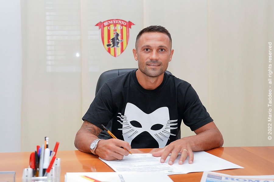 Benevento, firma Ciano. Insegne va a Frosinone