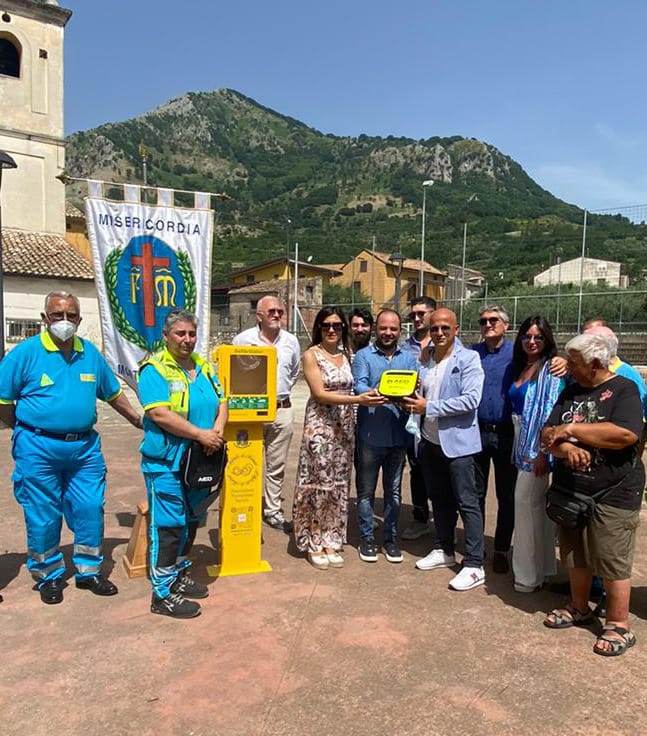 Montesarchio:  viene colto da un malore, uomo si salva utilizzando uno dei defibrillatori presenti in città