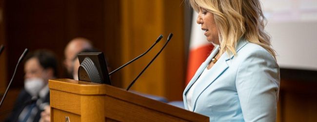 Sabrina Zuccalà: “Smascheriamo le favole dell’attuale campagna elettorale. I conti dello stato non possono subire un’ulteriore spinta assistenziale”