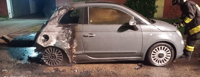 Benevento, auto in fiamme al rione Santa Maria degli Angeli