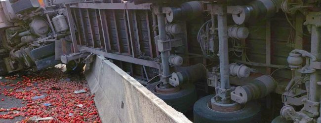 Tufino: camion si ribalta lungo l’autostrada A16, muore il conducente